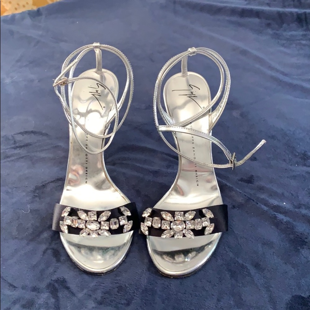 EUC Giuseppe Zanotti strappy sandals
